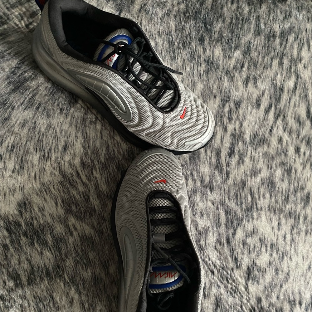 Walk on air w/ Nike 720.